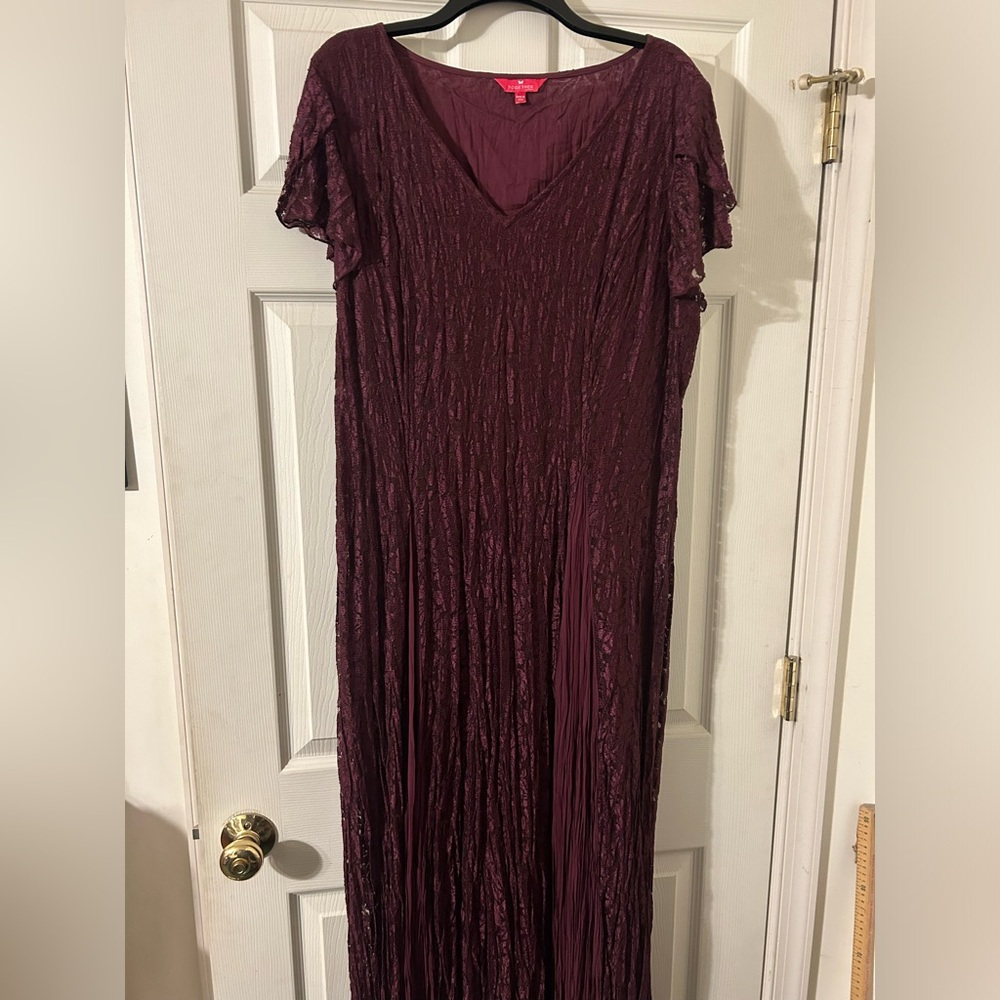 Size 16 Lacey look, mid calf dresz